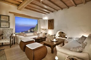 Living area - Immaculate 5-bed Villa in Klouvas - Villa Alkmini (Mykonos)