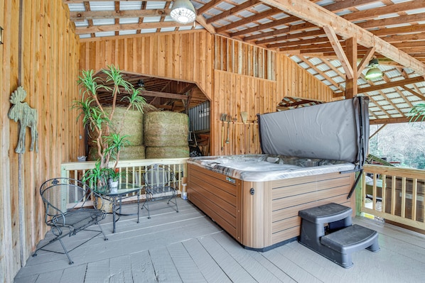 A wooden deck with a hot tub, hay bales, and a potted plant. - Converted Barn Couple's Oasis Near Tallulah Gorge (Clarkesville)