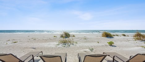 Condo, 1 habitación | Playa | En la playa