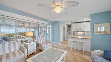 Condo, 1 Bedroom | Bathroom | Towels, shampoo