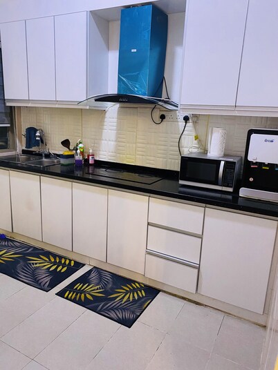 20 minutes from KLIA! Family-sized house with 4 bedrooms and 3 bathrooms.