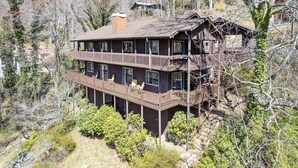 Exterior - Magnificent Views/Hot Tub/Fire Pit/Arcade (Maggie Valley)