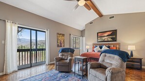 4 bedrooms, desk, iron/ironing board, travel cot - Magnificent Views/Hot Tub/Fire Pit/Arcade (Maggie Valley)