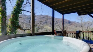 Outdoor spa tub - Magnificent Views/Hot Tub/Fire Pit/Arcade (Maggie Valley)