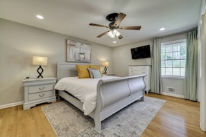 3 bedrooms, iron/ironing board, free WiFi, bed sheets - 3BR Home in Quiet Neighborhood - All King Beds (Augusta)