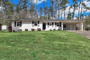 Exterior - 3BR Home in Quiet Neighborhood - All King Beds (Augusta)