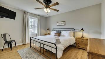 3 bedrooms, iron/ironing board, WiFi, bed sheets