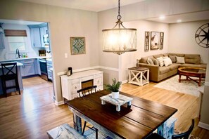 TV - 3BR Home in Quiet Neighborhood - All King Beds (Augusta)