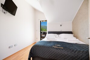 3 soverom, strykejern/-brett, wi-fi og sengetøy
