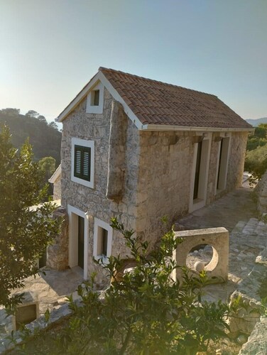 Holiday home Sweet Shelter with jacuzzi
