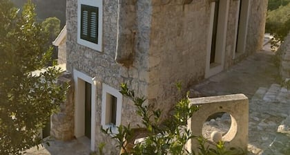 Holiday home Sweet Shelter with jacuzzi
