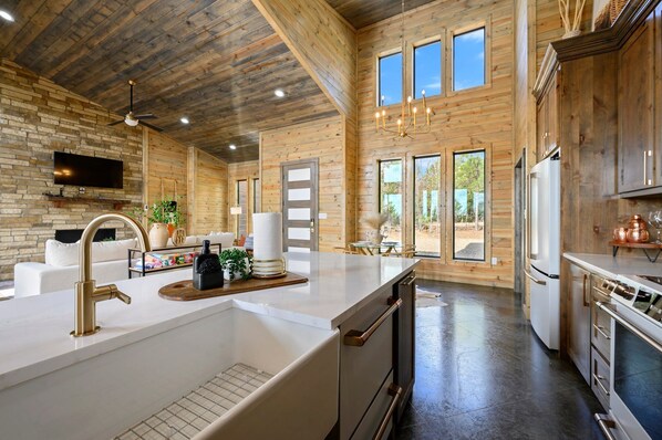 Refrigerador, microondas, horno, placa de cocina