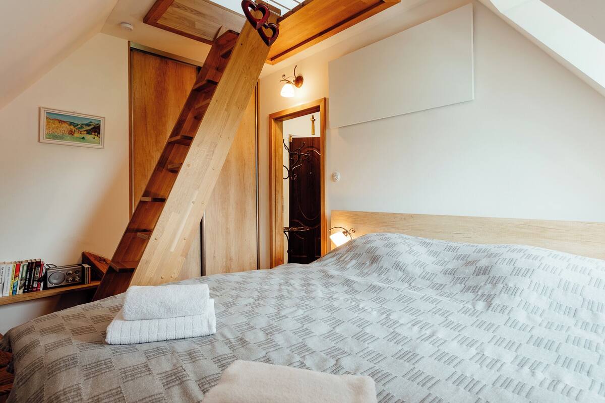 Superior Apartment | 1 bedroom, soundproofing, WiFi (free), bed sheets