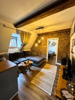 高级公寓 | 1 多间卧室、隔音、免费 WiFi、床单