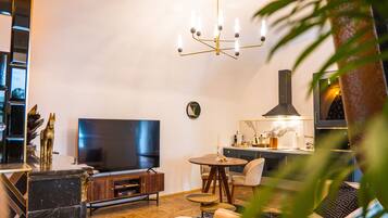 Apartamento superior | 1 dormitorio, sistema de insonorización, wifi gratis y ropa de cama