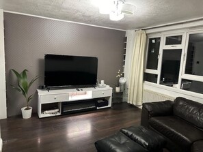 Smart TV, fireplace, books - Remarkable 1-Bed Apartment in London (London)