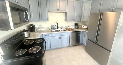 BOARDING STATION - 1 Bedroom Apt, Sound View, W.D, WiFi & Recreation Package.