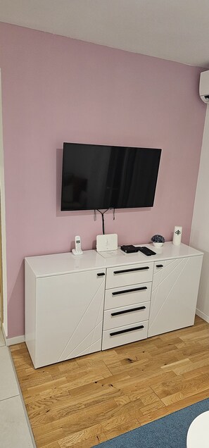 Apartment | 2 bedrooms, iron/ironing board, free WiFi, bed sheets - Charming 2-room Apartment in Podstrana (Podstrana)