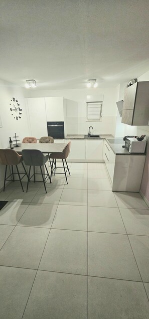 Apartment | Dining - Charming 2-room Apartment in Podstrana (Podstrana)