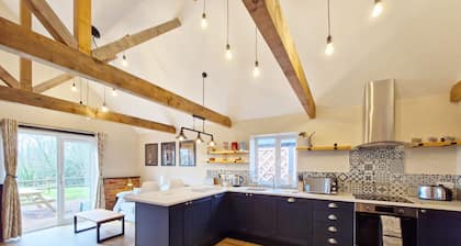 The Stables, Wickham - a barn conversion that sleeps 2 guests in 1 bedroom