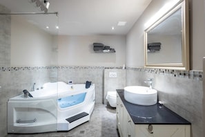 Dutxa, assecador de cabells i tovalloles 