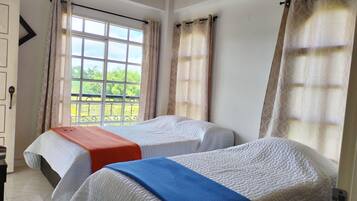 5 bedrooms, desk, free WiFi, bed sheets