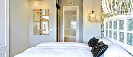 3 bedrooms, desk, iron/ironing board, Internet