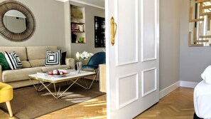 TV - Gatsby - 3BR Luxury high floor & Terrace close to L'illa (Barcelona)