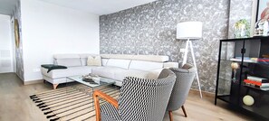 Living area - 3BR Luxury high floor & Terrace near L'illa - Max (Barcelona)