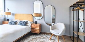3 bedrooms, desk, iron/ironing board, Internet