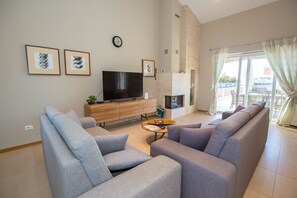 TV, fireplace - Beautiful Villa with Private Pool (Kastelir)