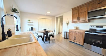 Full 3-bedroom house with entertainment room. 5 minutes to FLW front gate.