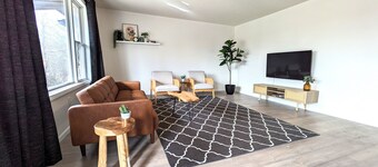 Full 3-bedroom house with entertainment room. 5 minutes to FLW front gate.