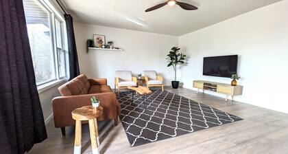 Full 3-bedroom house with entertainment room. 5 minutes to FLW front gate.