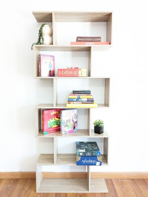 Game room - Full 3-bedroom house with entertainment room. 5 minutes to FLW front gate. (Saint Robert)