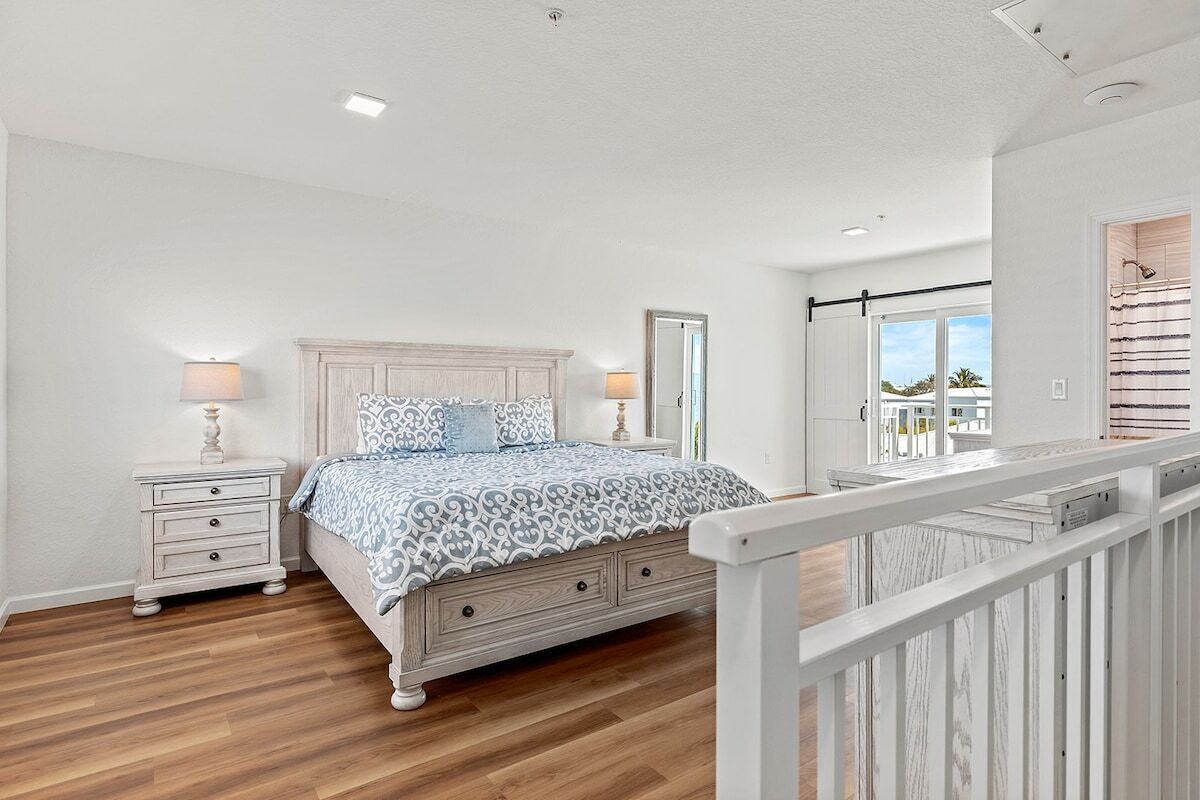 Ocean Isles #123~ Sea Breeze, Oceanfront! - Marathon, FL