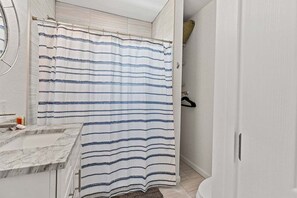 Shower, hair dryer, towels - Ocean Isles #123~ Sea Breeze, Atlantic Views! (Marathon)