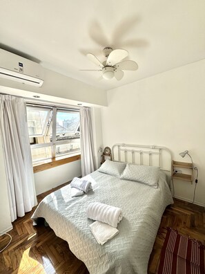 2 chambres, bureau, fer et planche à repasser, Wi-Fi gratuit