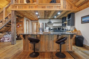 Fridge, microwave, oven, stovetop - Daffodil Daydreams- Blue Ridge GA (Blue Ridge)