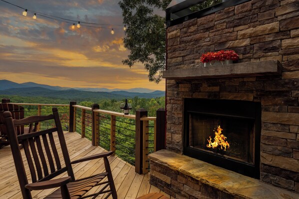 Property grounds - Pinecrest Lodge- Blue Ridge GA (Blue Ridge)
