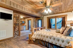 3 bedrooms, iron/ironing board, WiFi, bed sheets - Rushing Waters- Blue Ridge GA (Blue Ridge)