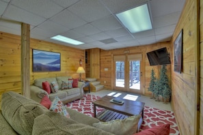 Smart TV, fireplace, foosball - A Walk In The Clouds- Cherry Log GA (Cherry Log)