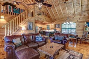 TV, fireplace - Yanasa Retreat- Blue Ridge GA (Cherry Log)
