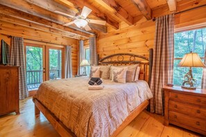 3 Schlafzimmer, Schreibtisch, Bügeleisen/Bügelbrett, WLAN