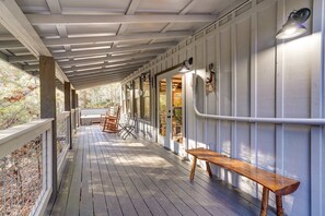 Terrace/patio - The Barn On Creek's Edge (Cherry Log)