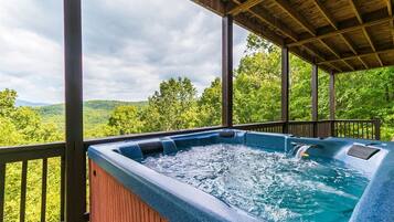 Tina de hidromasaje al aire libre