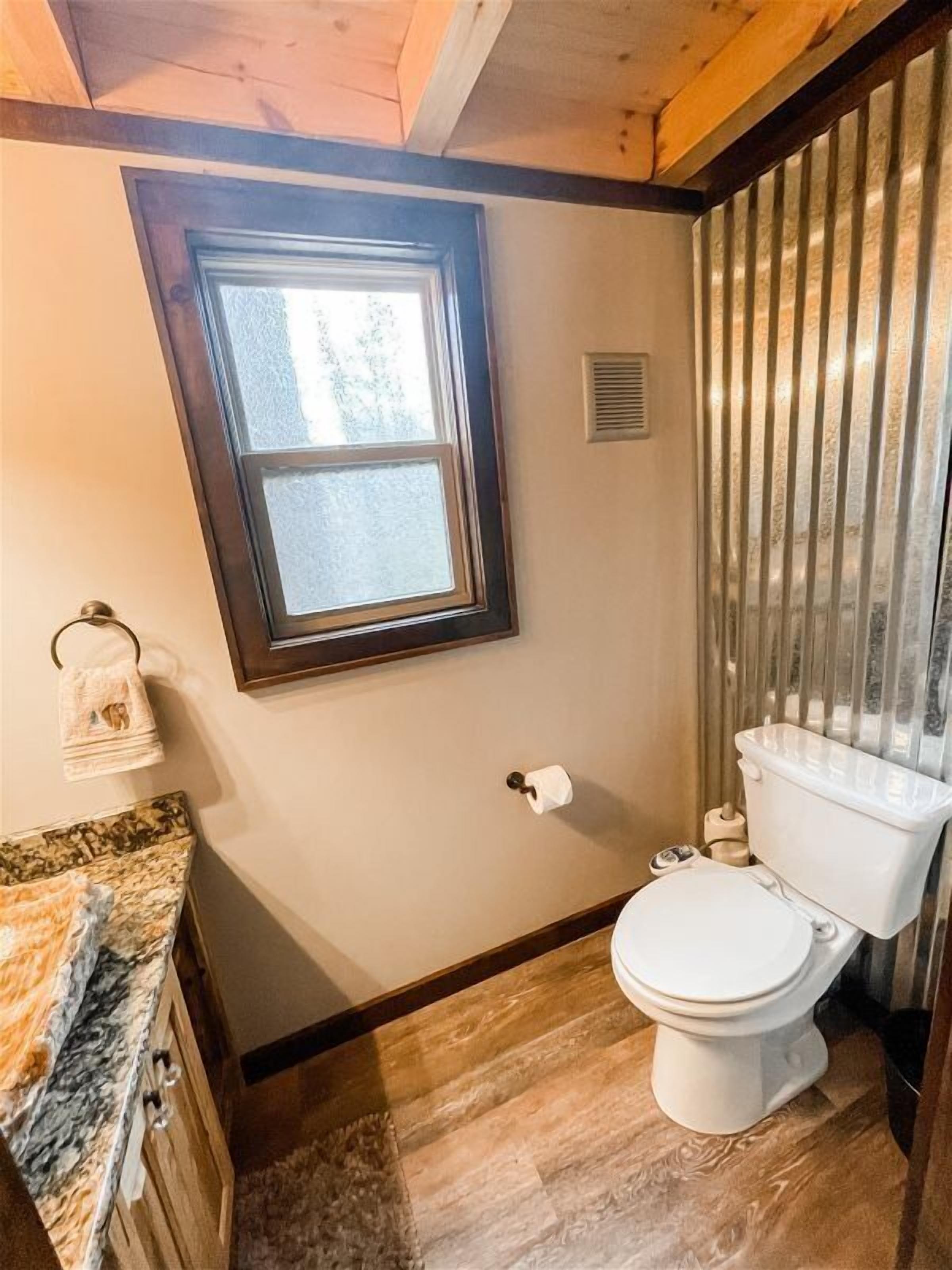 Misty Mountain Treehouse - Main Level Bathroom