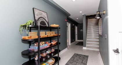 Sleeps 8! New Condo Near Downtown Waterfront