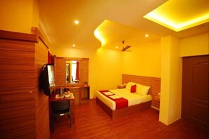 Deluxe Room | Free WiFi - Lumino Dwellings (Devikolam)