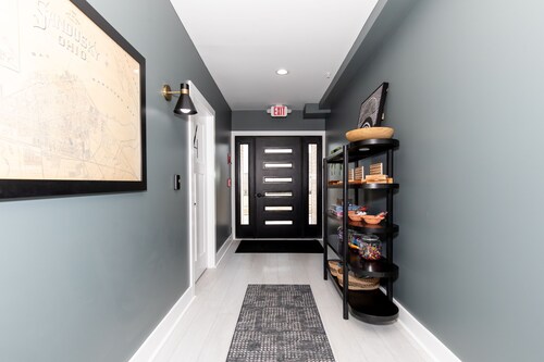 Brand New Modern Condo near Cedar Point